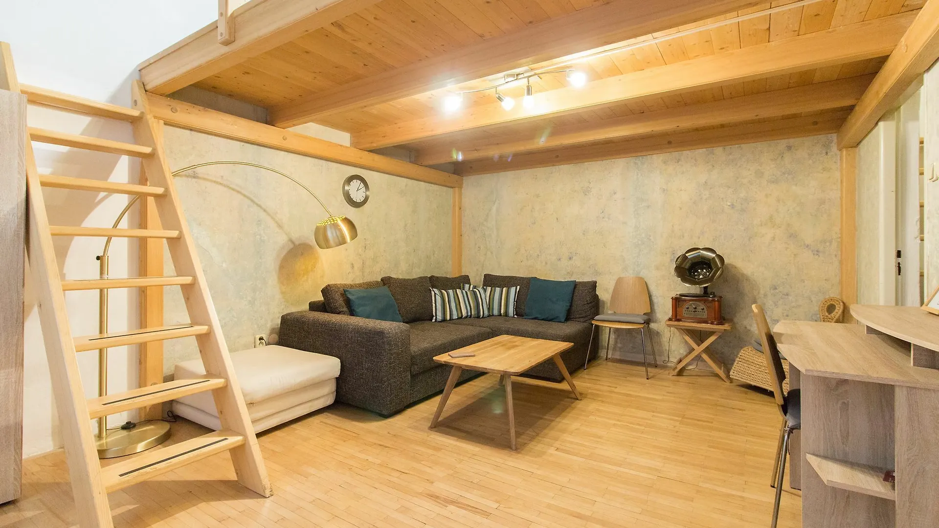 Cosy Apartment For 6 Next To The Main Train Station By Easybnb Prag Tjekkiet